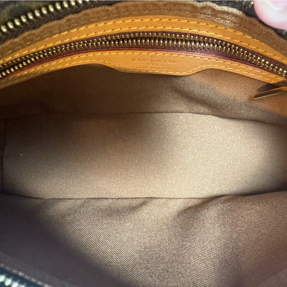 Louis Vuitton▪️Vintage Monogram Trotteur shoulder / crossbody bag - Picture 9 of 15
